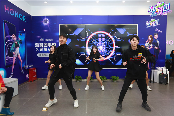 《劲舞团》手游X荣耀v20线下主题店活动来袭！